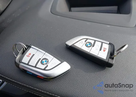 2021 BMW X5 xDrive40I z USA, uszkodzony, nr VIN 5UXCR6C06M9H00819